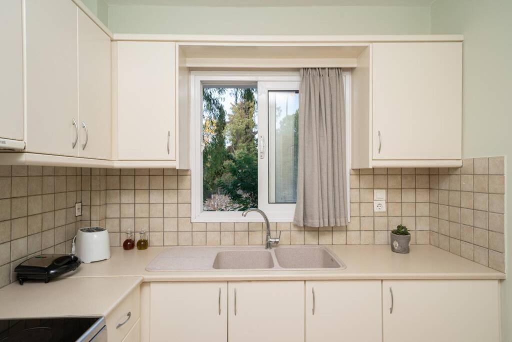 Central & Elegant Suite With Private Garden أرغوستولي المظهر الخارجي الصورة