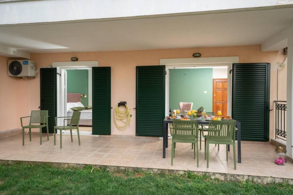 Central & Elegant Suite With Private Garden أرغوستولي المظهر الخارجي الصورة