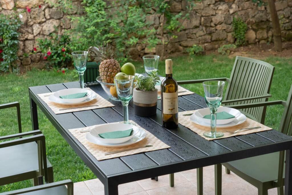 Central & Elegant Suite With Private Garden أرغوستولي المظهر الخارجي الصورة