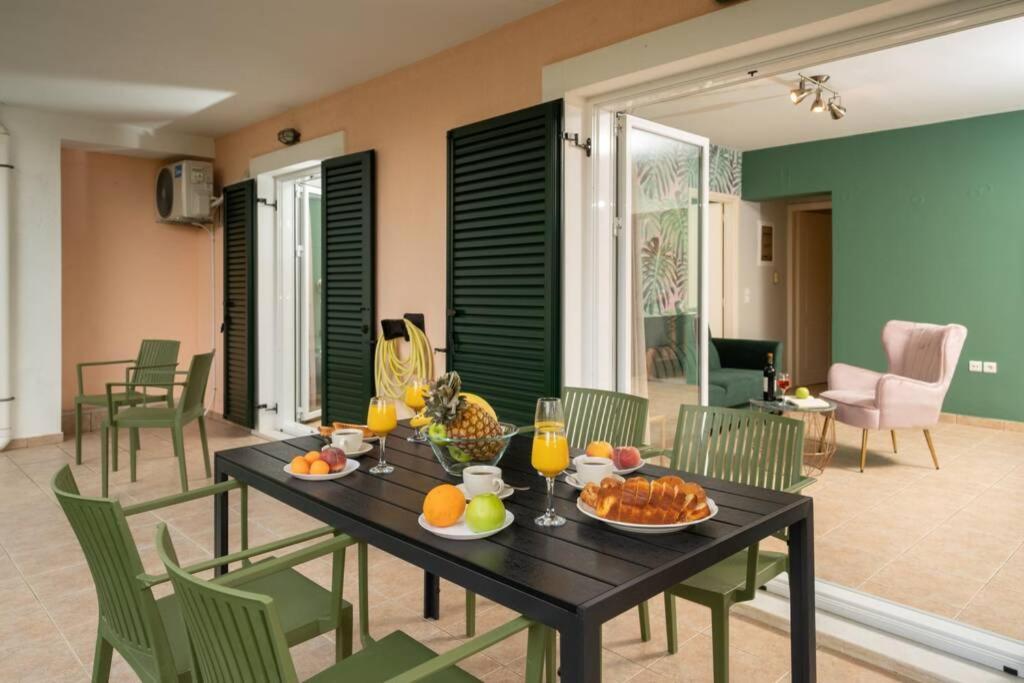 Central & Elegant Suite With Private Garden أرغوستولي المظهر الخارجي الصورة