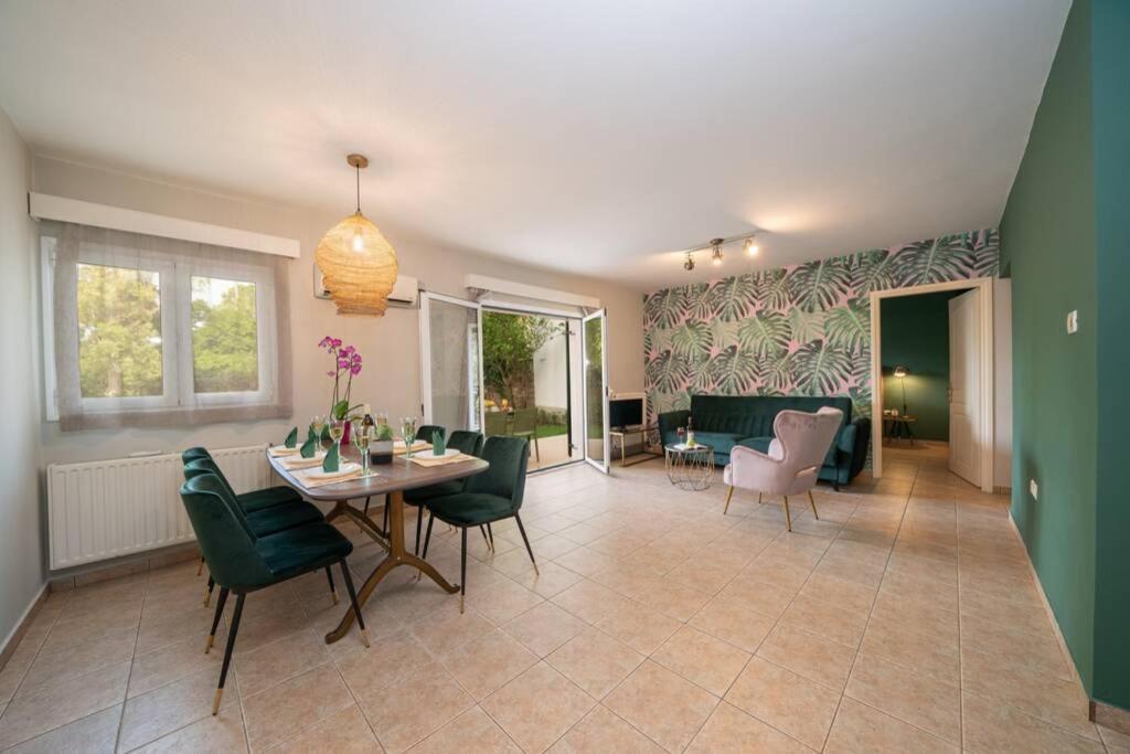 Central & Elegant Suite With Private Garden أرغوستولي المظهر الخارجي الصورة