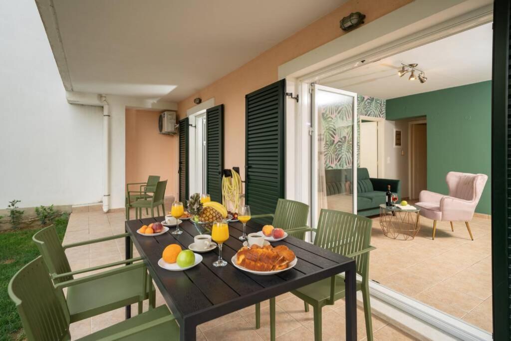 Central & Elegant Suite With Private Garden أرغوستولي المظهر الخارجي الصورة